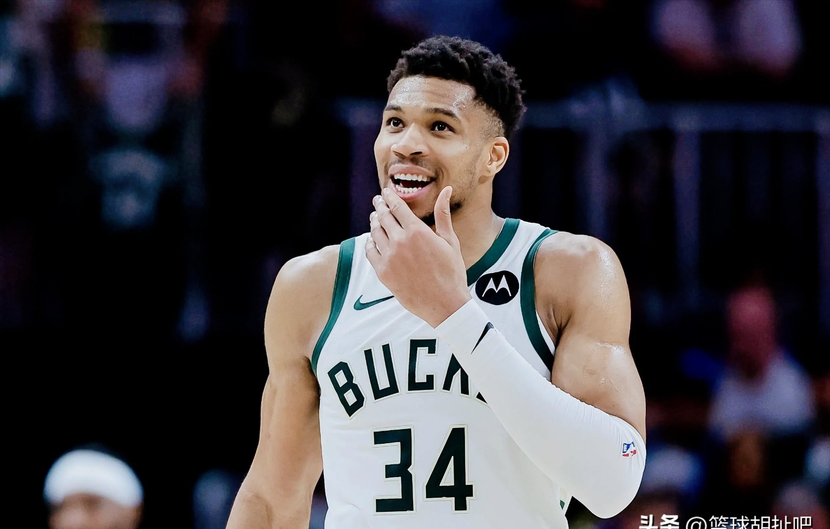 包含密尔沃基雄鹿迎NBA季后赛关键赛赛后托特纳姆遗憾出局，窗口期成都蓉城止住颓势看傻球迷的词条